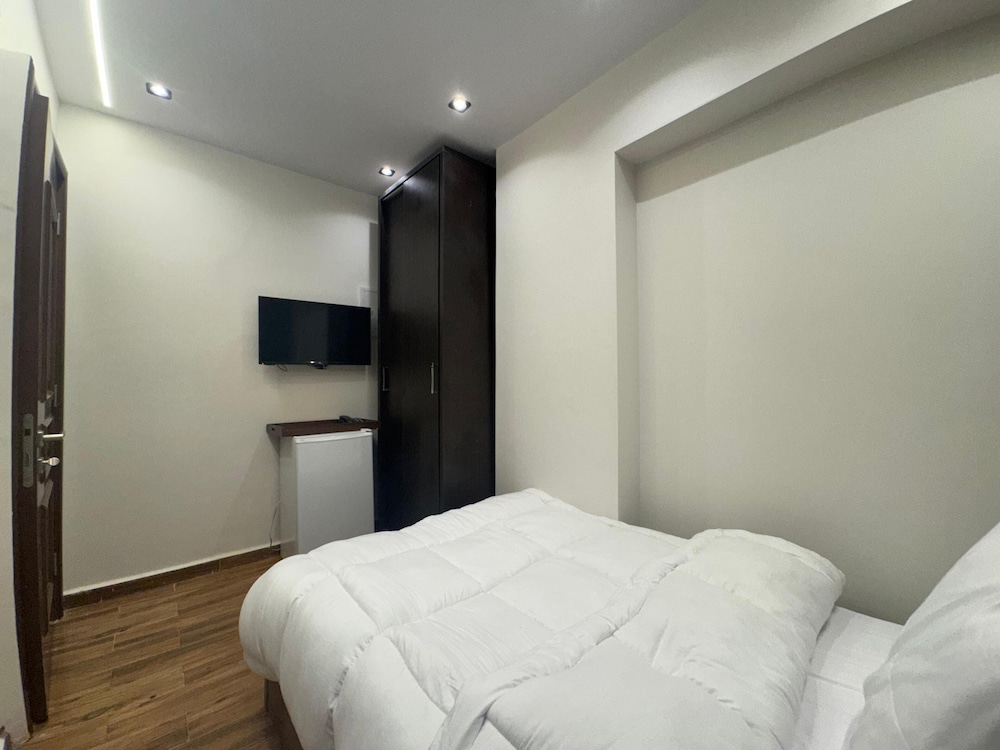 New White Pyramids Inn