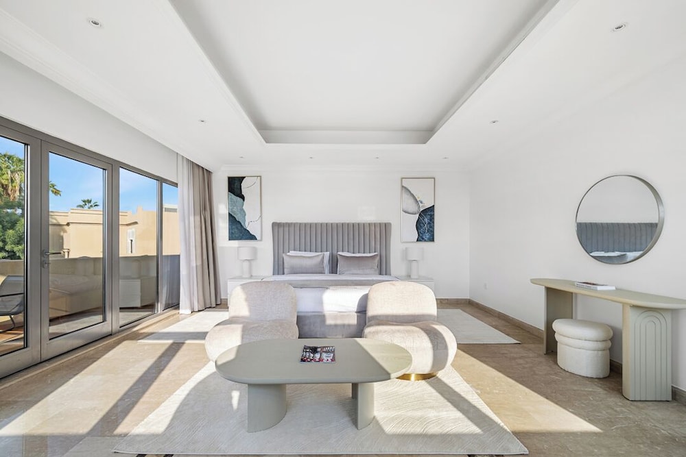 5BR M Private Villa Direct Beach Access