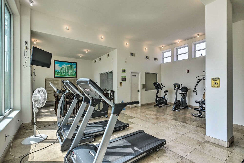 Walk to Galveston Beach: Family Condo w/ Pool