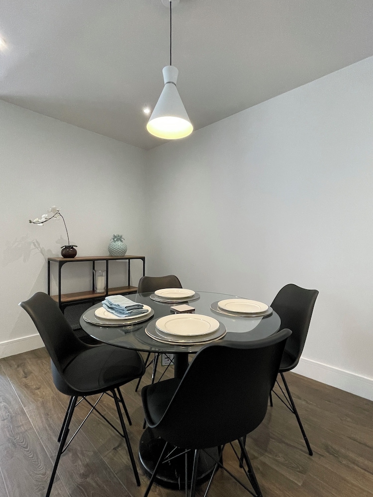Elegant 2 Bedroom Apartment
