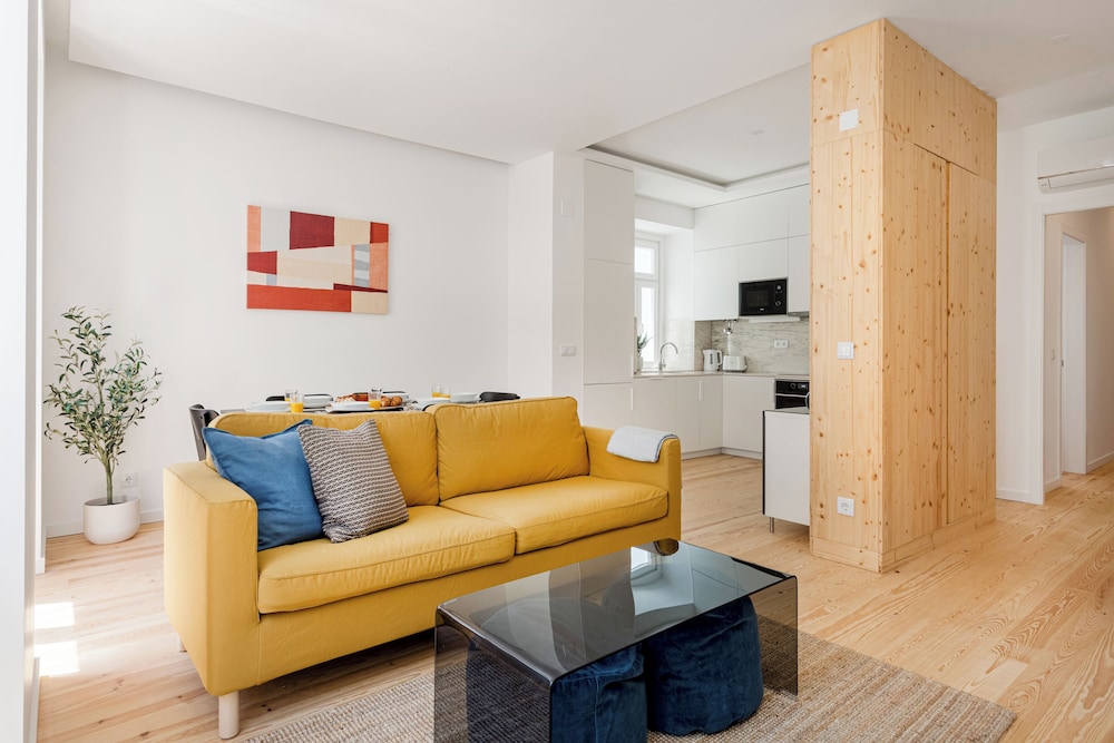 AB10 Modern Lisbon