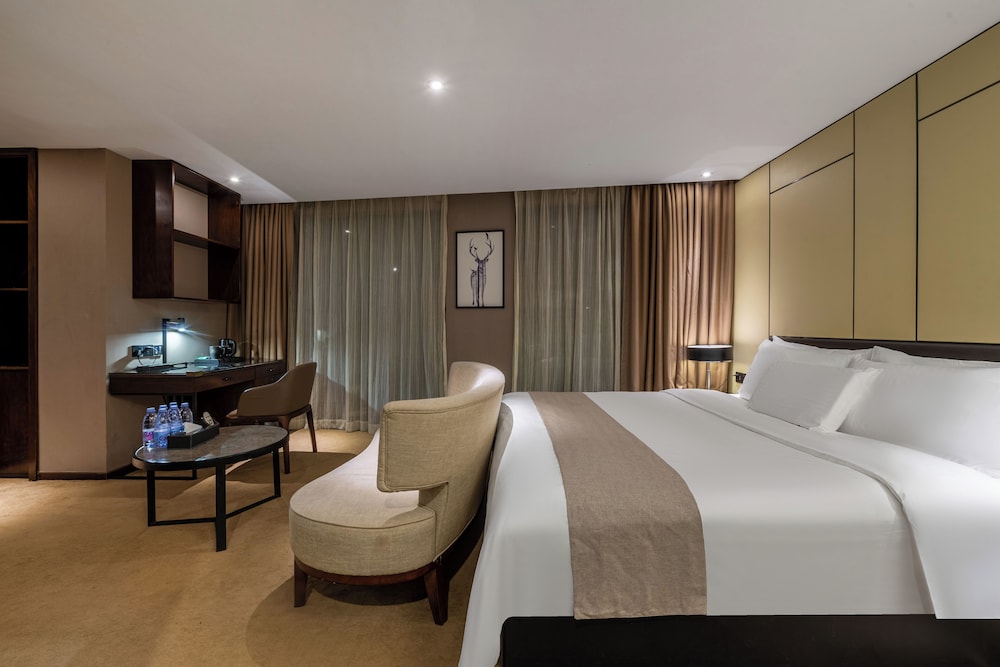 CNHOL RADIENT HOTEL