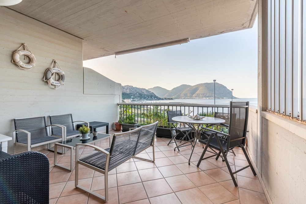 Casa Azzurra Seaview Addaura by Wonderful Italy
