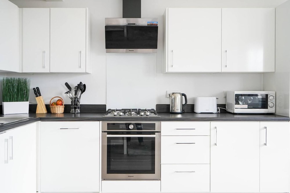 Livestay - Modern 1 Bed view 4