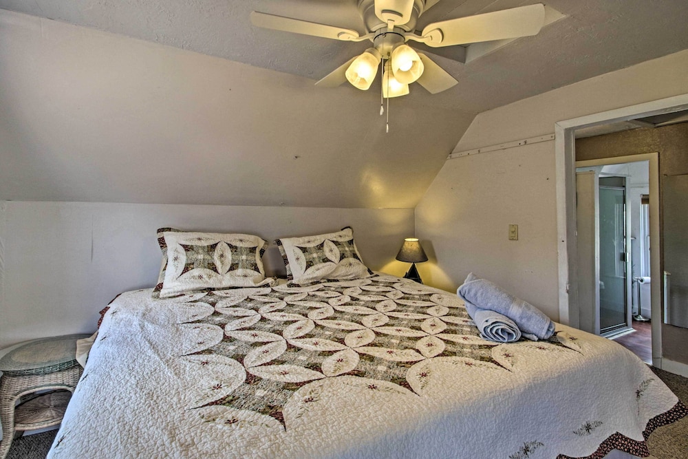 Bayside Weirs Beach Cottage < Half Mile to Pier! view 2
