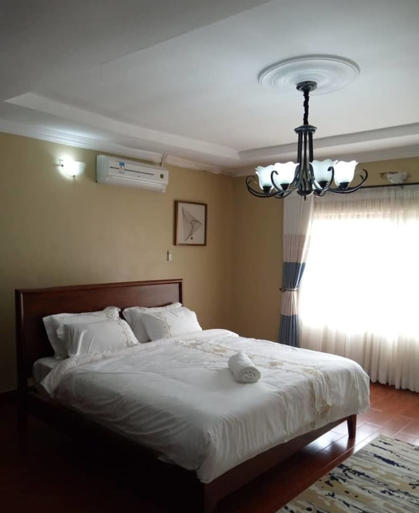 3 Bedrooms Exclusive House in Mass Media view 2