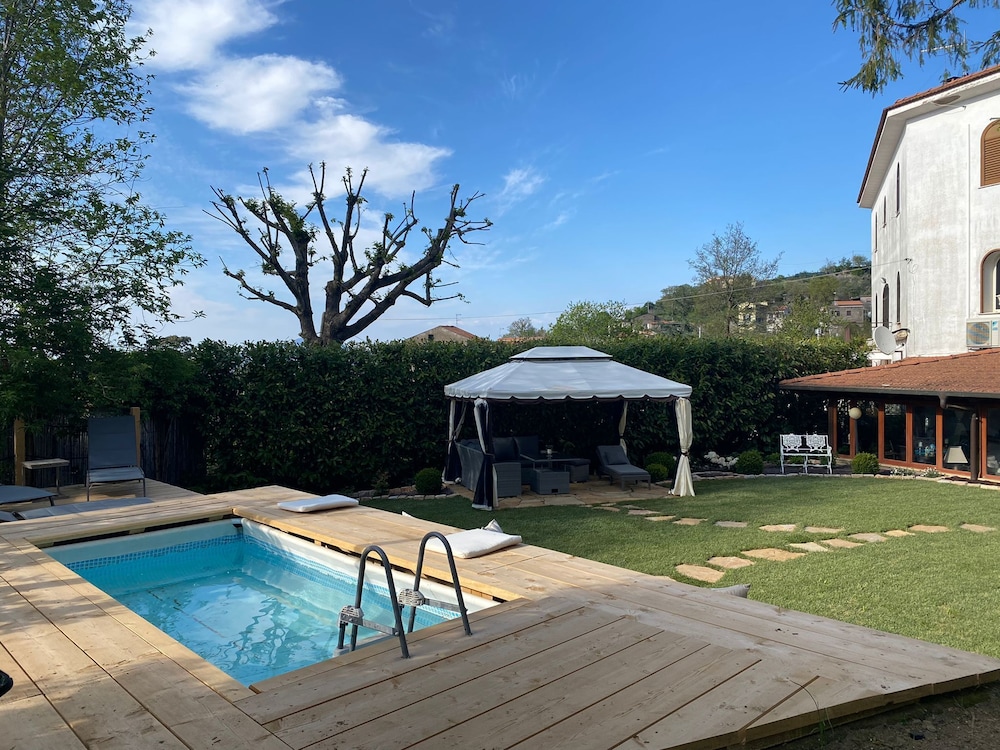 Luxury Villa In Sorrento Coast Strategic Location view 5