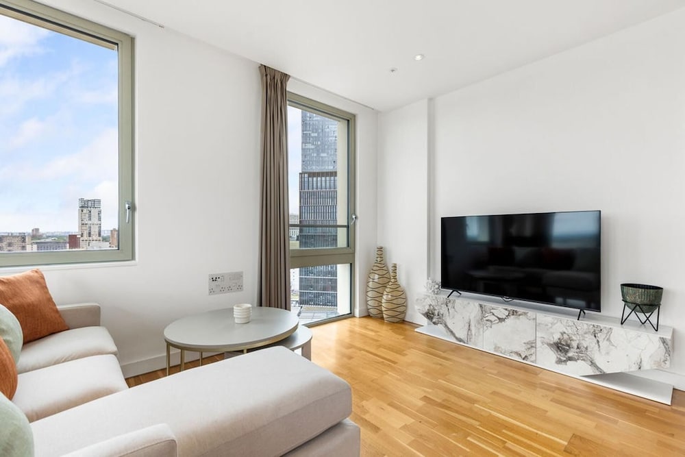 East Village Luxury Apartment - London
