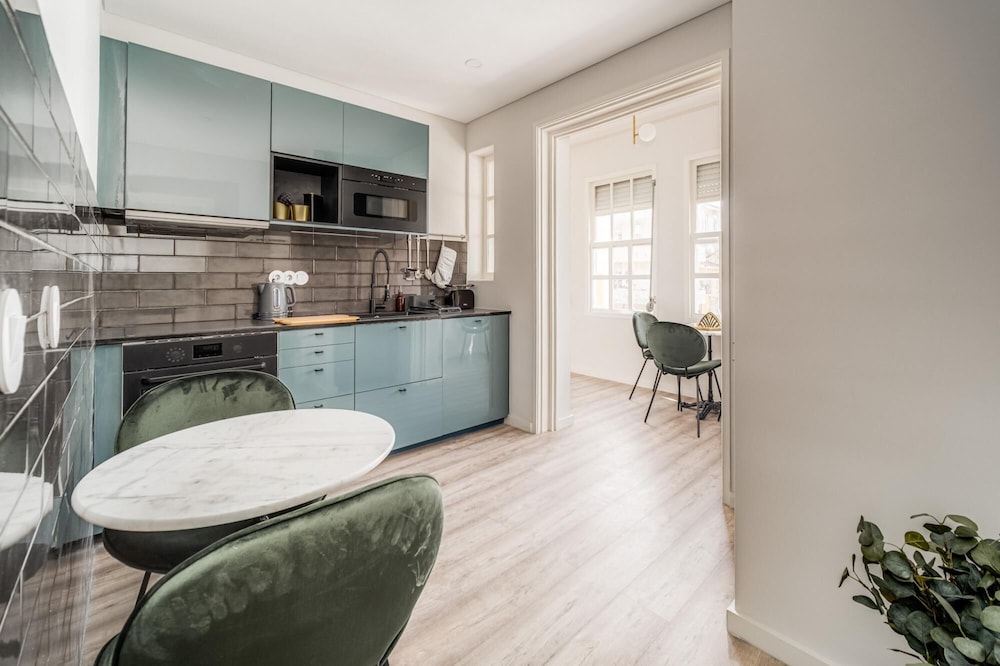 Nomad s By Sta Catarina Flats - 3bed Friends view 4