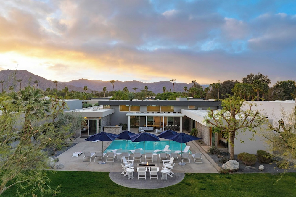 Sleeps 28! 2 Luxe Villas w/ Pool & Putting Green Polo Villas Nova by Avantstay