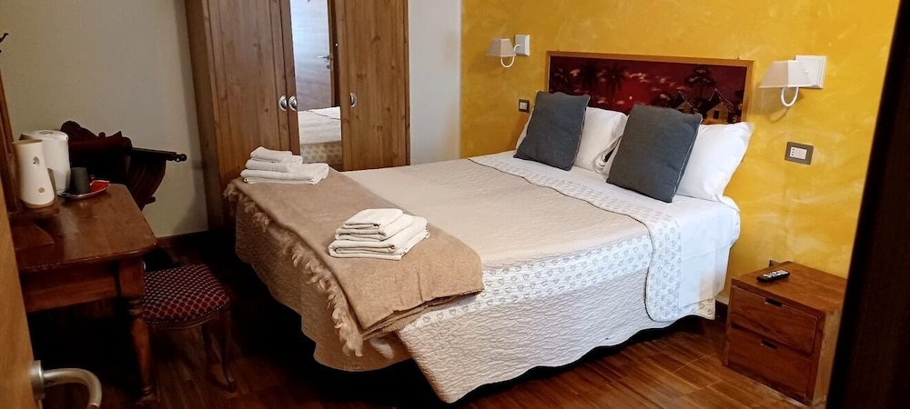 Aurelia Garden Gold Bed & Breakfast