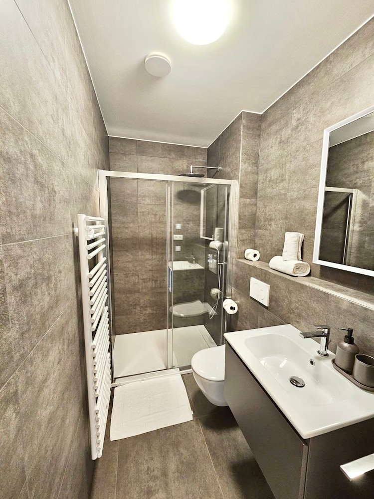 Comfy one bedroom with parking&balcony