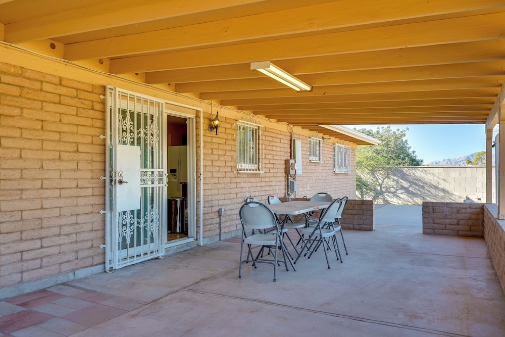 7 Mi to Saguaro Nat'l Park: Tucson Home w/ Yard