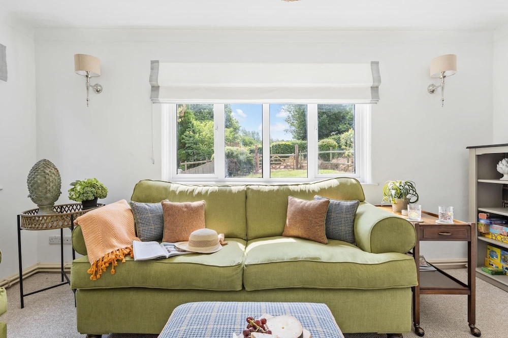 Bramblewood - Cosy Chic hot tub Close to Beach view 3
