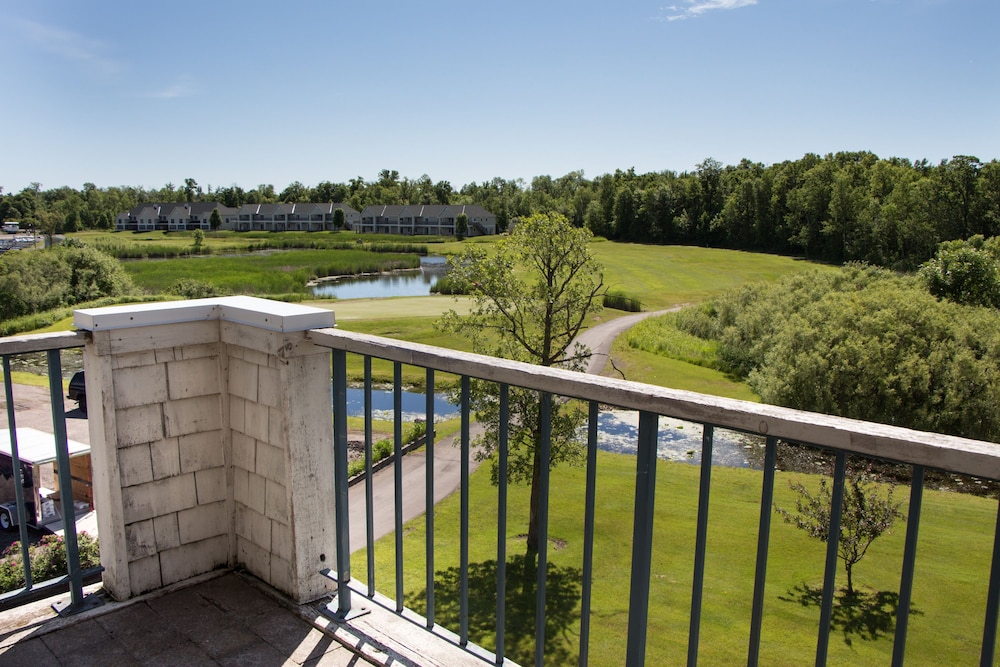 Izatys Resort