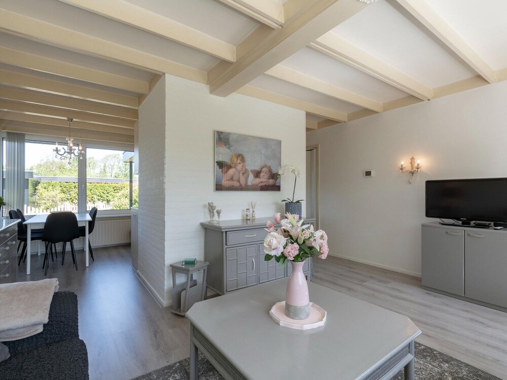 Welcoming Bungalow With Garden