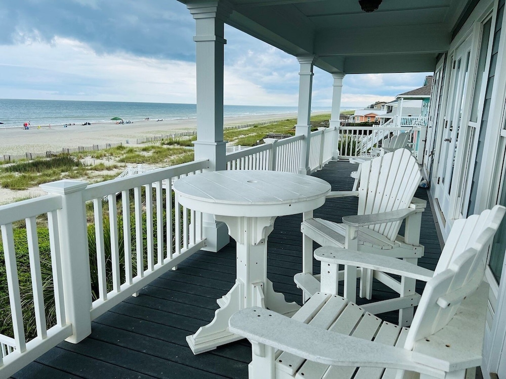 Cavu 4 Bedroom Home by RedAwning