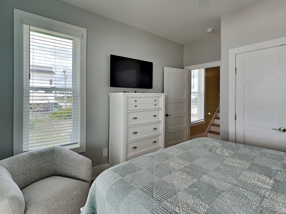 Turtle Paradise by Topsail Realty