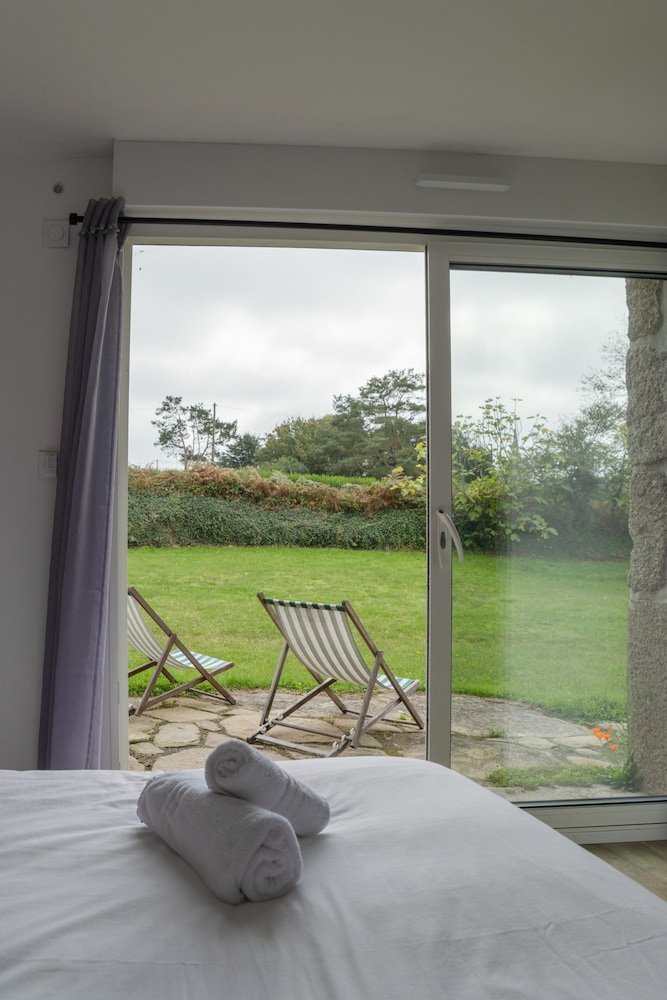 Holiday Home by Lampaul Beach With Garden