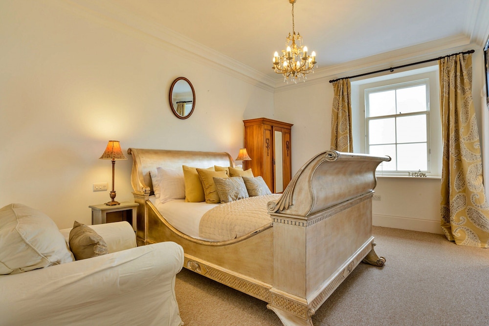 Self-catering Retreat With Pool, hot tub