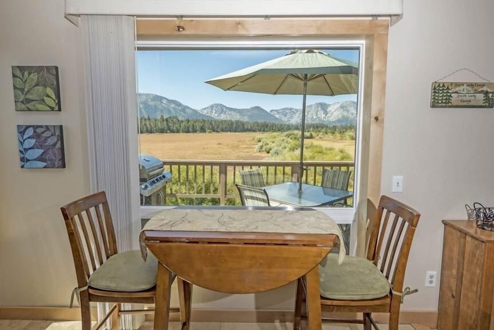 1712 Venice Drive 4 Bedroom Home by RedAwning