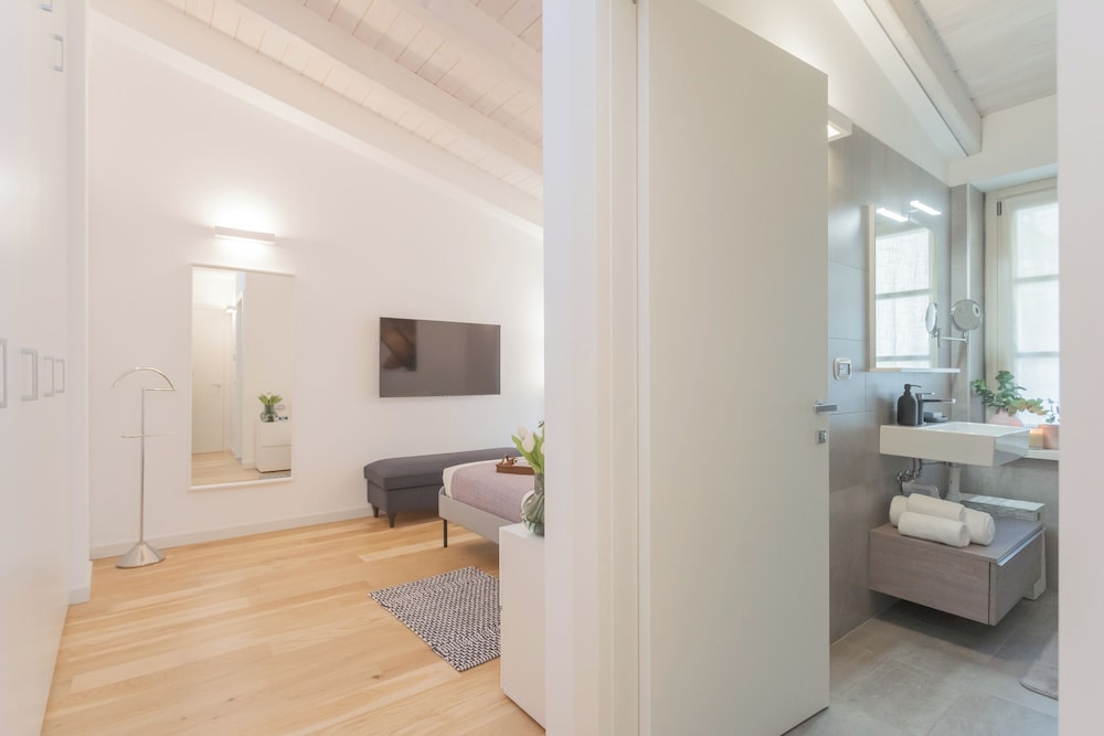 Palazzo Tatti by Rent all Como photo 4