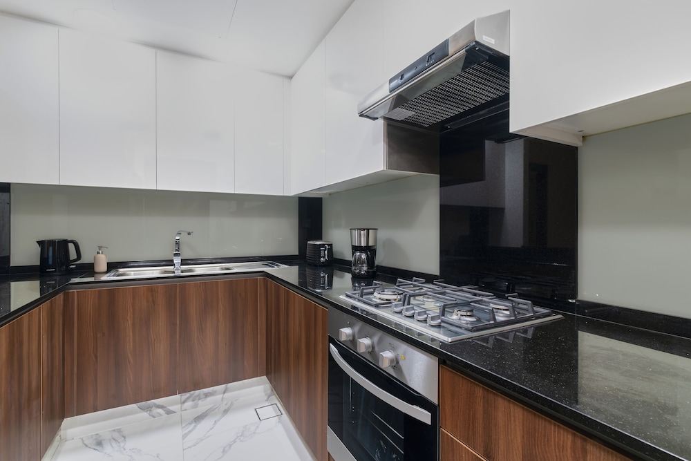 GLOBALSTAY. J One Tower Apartments