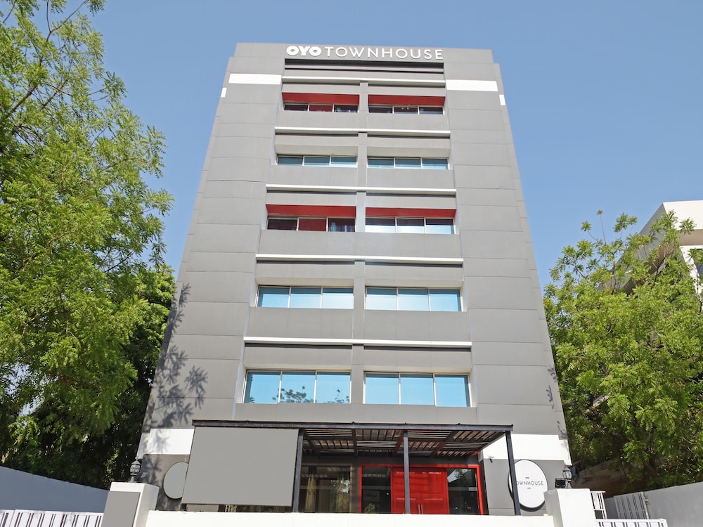 OYO Townhouse 030 Ashram Road Ahmedabad