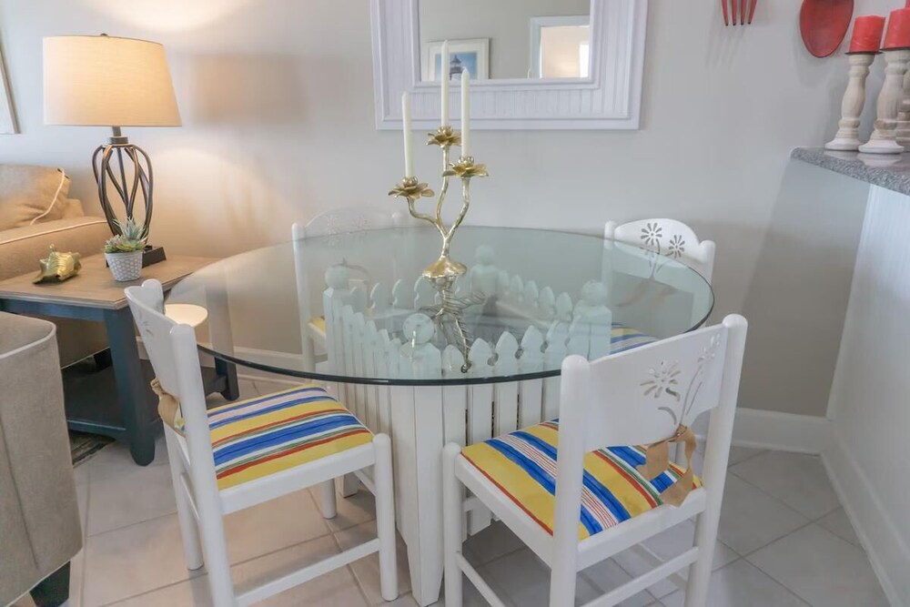 Pavilion Palms 204c