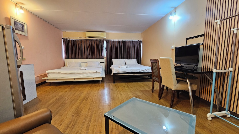 IMPACT Muang Thong Thani,daily rental room, Muang Thong Popular Condo C5