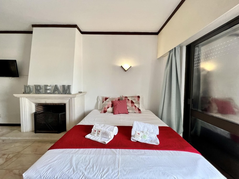 Albufeira Central 3 With Pool by Homing view 5