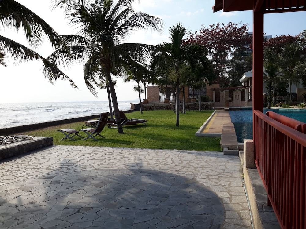 Beachfront Family Penthouse Hua Hin