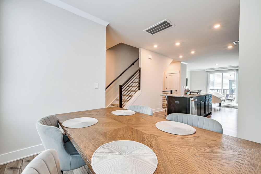 Walk to Music Factory: Townhome w/ Rooftop Deck!