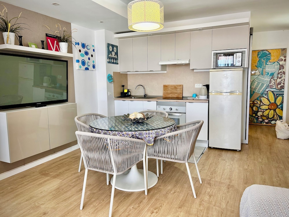 Delicious Los Cristianos,achacay,2bdr & 2bathr Beach Close Wifi Free