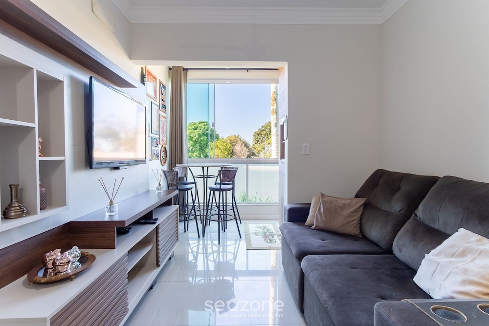 2 Bedroom Apart w/ Air 270m From the Beach Gps0102
