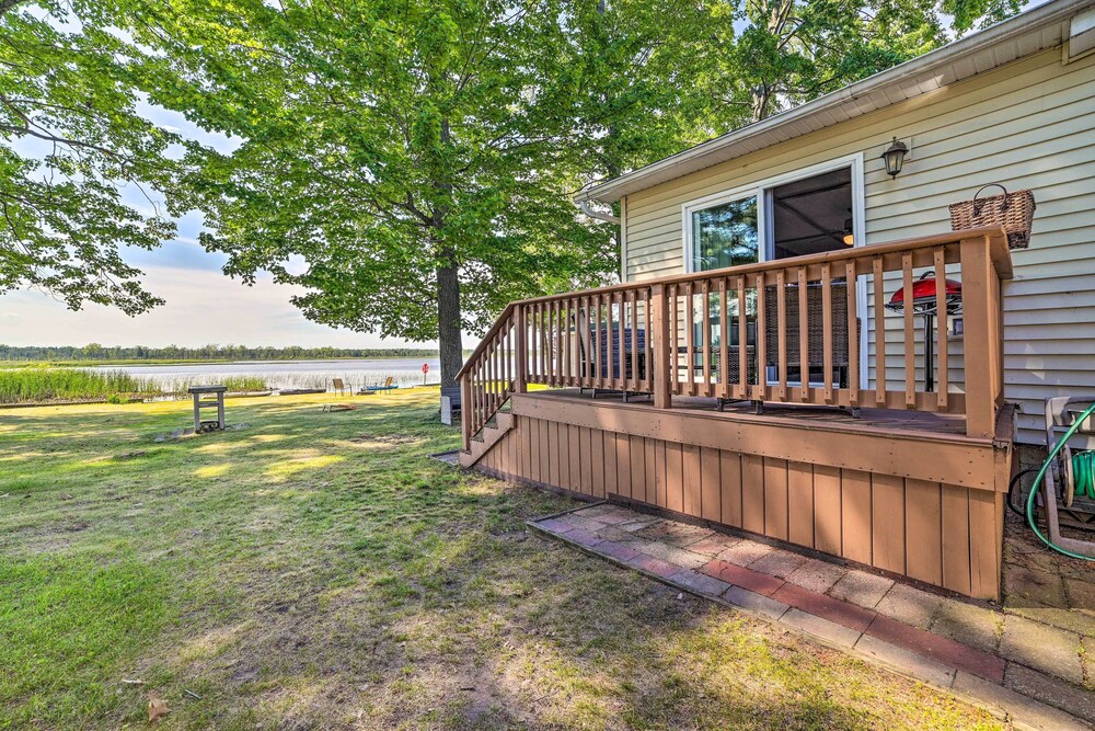 Waterfront Tawas Lake Retreat w/ Fire Pit!