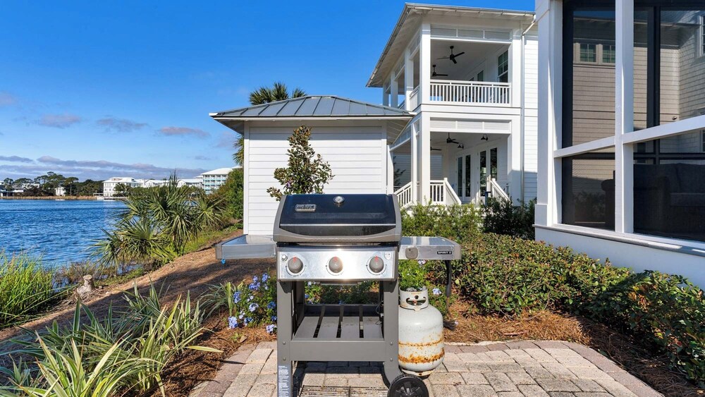 Lakefront Haven in Carillon Beach