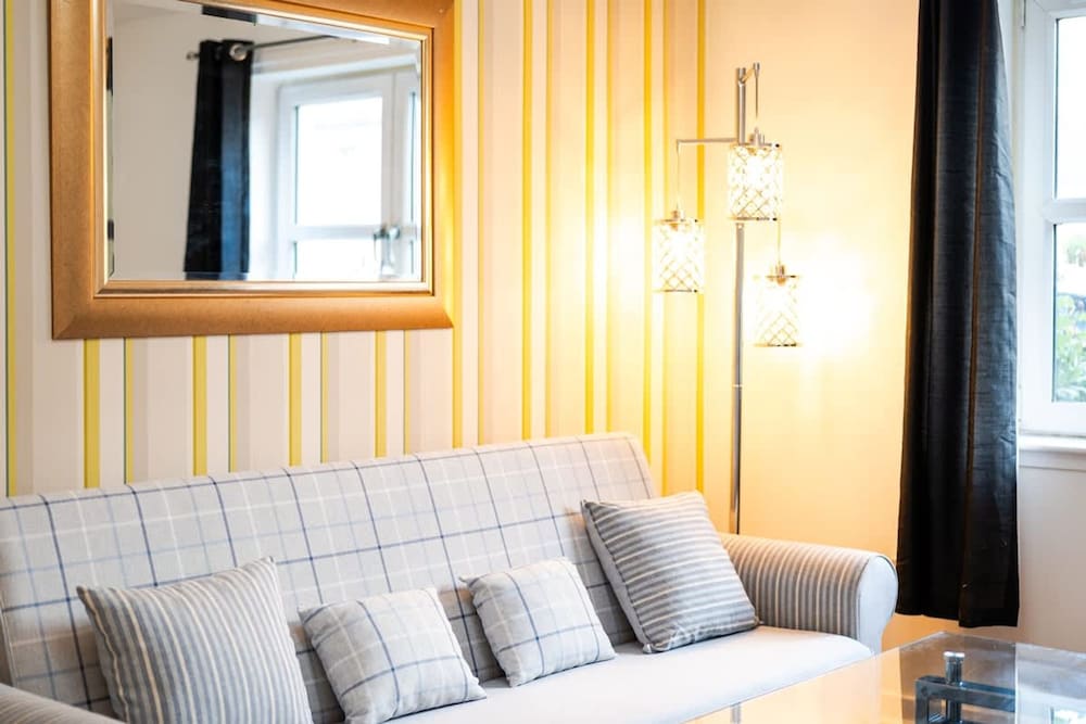 3 Bedroom House - Free Parking