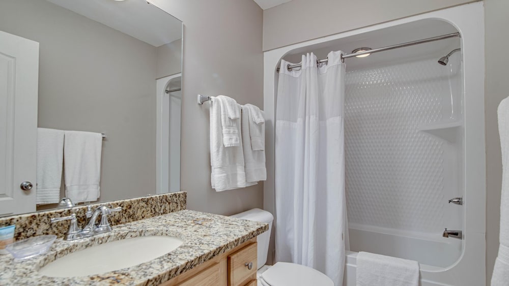 The Oasis at Orange Beach #2110 by Southern Vacation Rentals