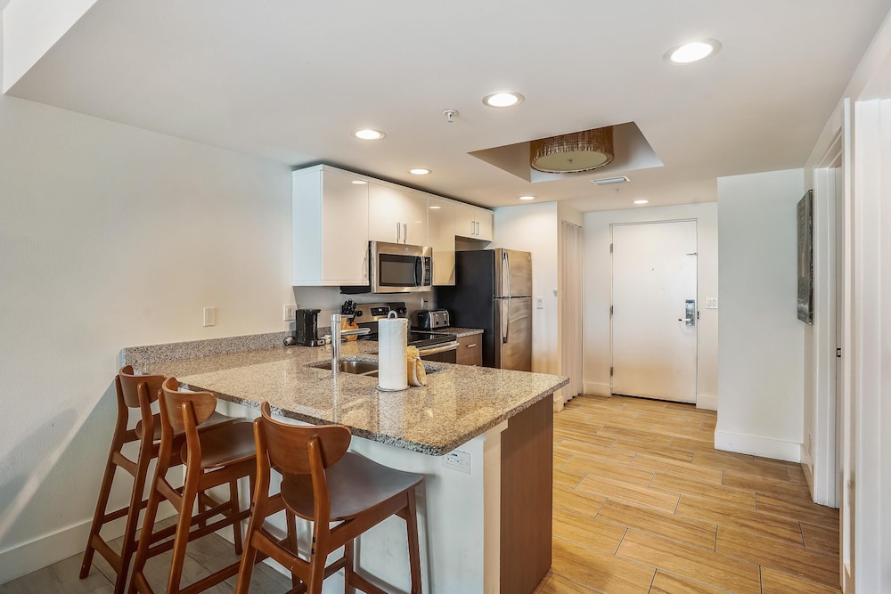 Oceana 204 East