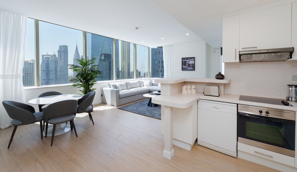 Pristine Difc 2BR w Pool Gym