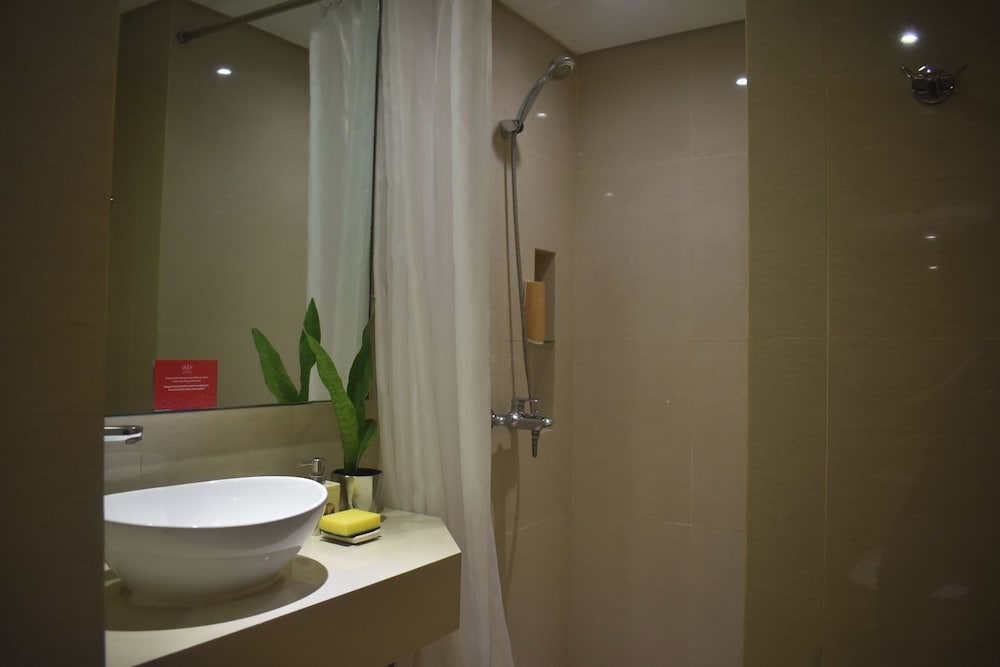 Poolside Escape Near Boracay’s Iconic Keyhole