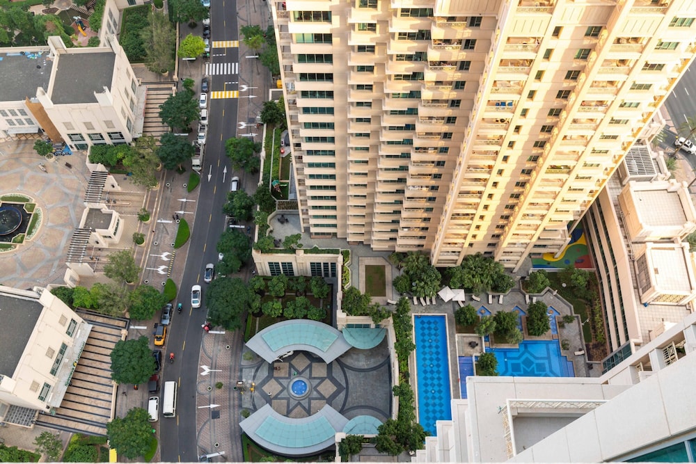 Luxury 2BR Downtown Apt With Burj Khalifa View