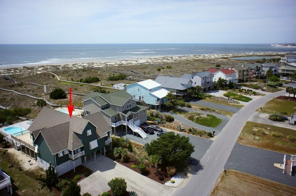 Serenity's Star 4 Bedroom Home by RedAwning