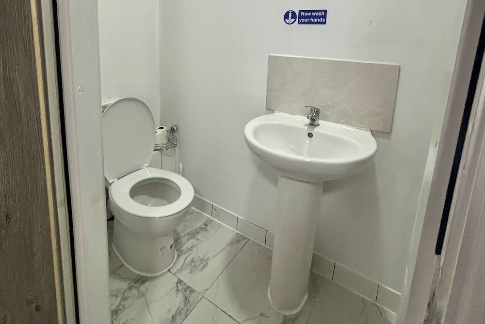 1 Room Ensuite Flat - Sleeps 2 With Sky Full Fibre