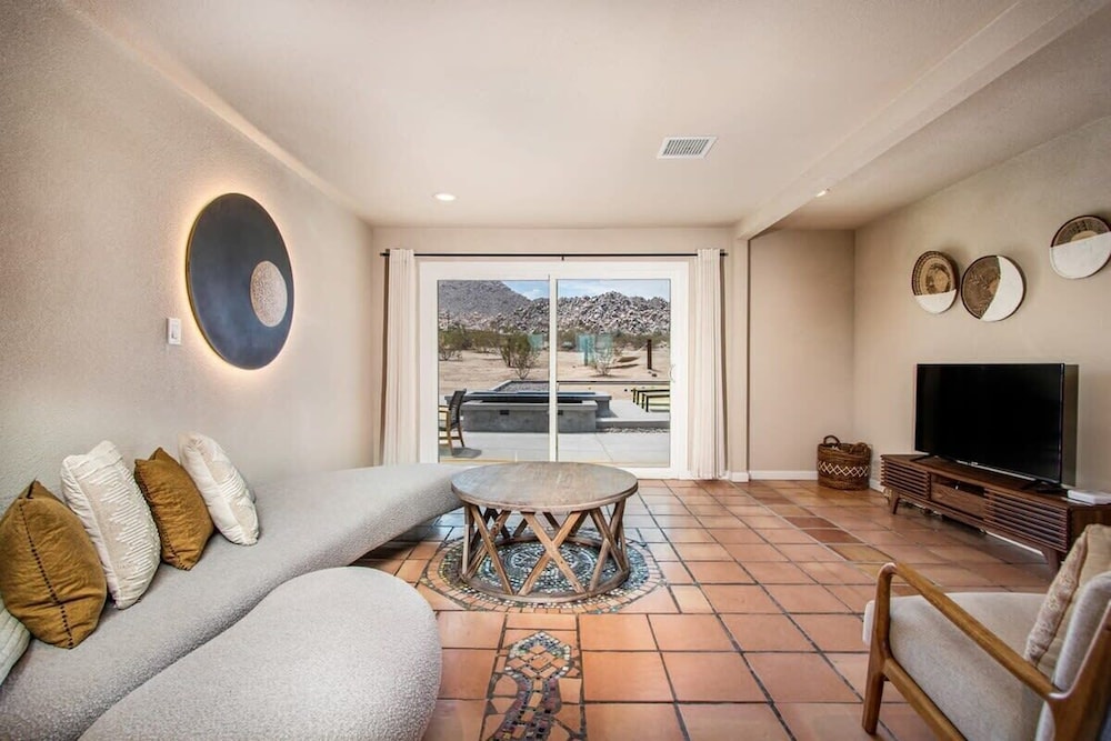 @ Marbella Lane - Moon Designer Home Close to Jtnp