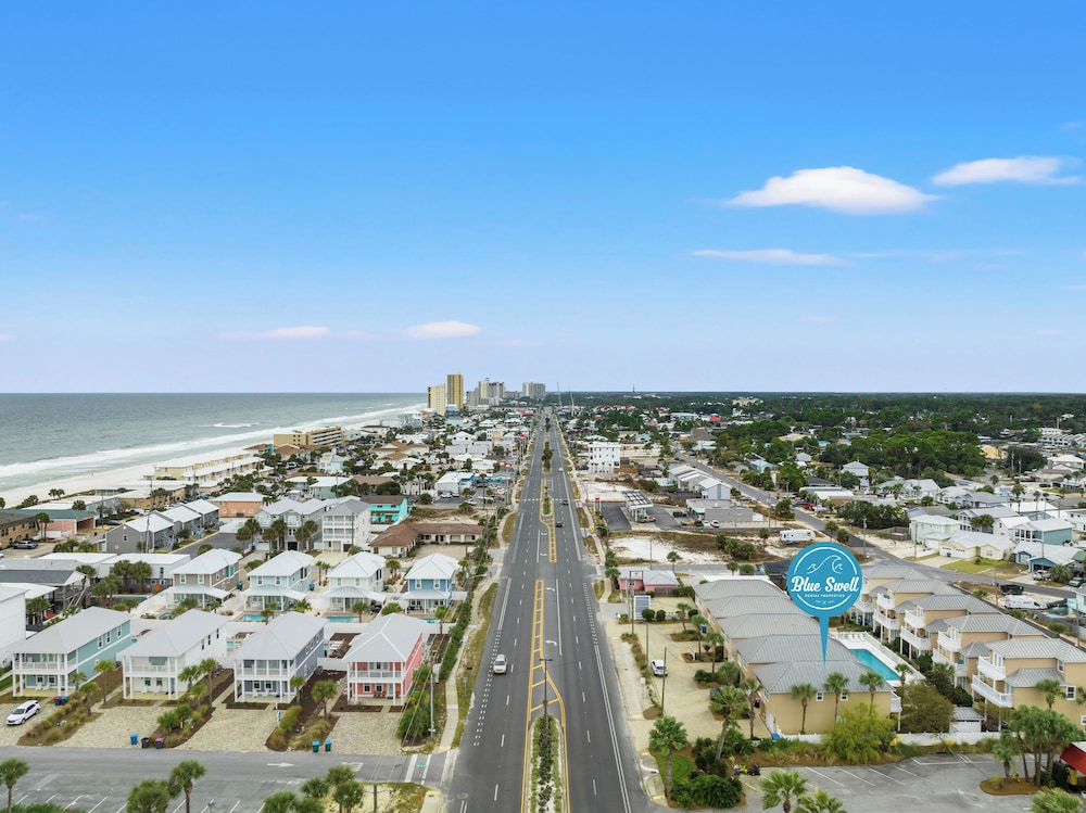 Escape to Sand Dollar Holler: Coastal Retreat, 3 Beds, 2.5 Baths, Sleeps 10!