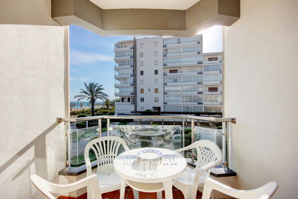 Apartment in Roses on the Beachfront