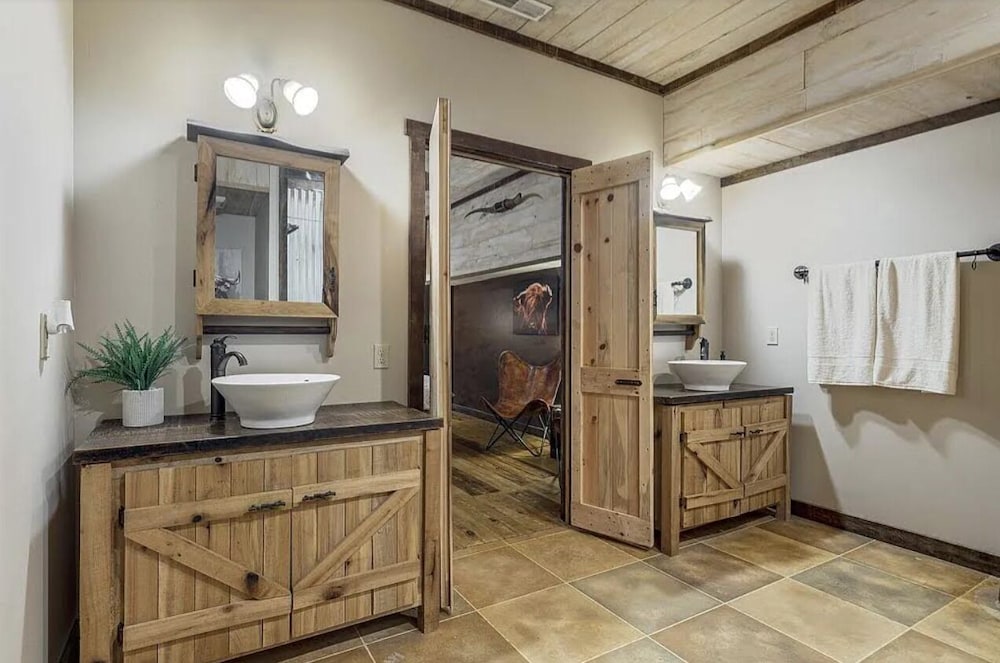 The Log Palace Private Guest Suite 2 Bedroom Cabin by RedAwning