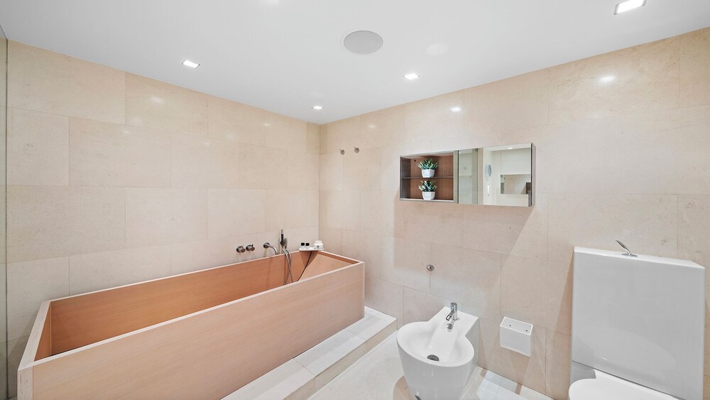 Luxury Vacation Rentals at The Setai by LRMB